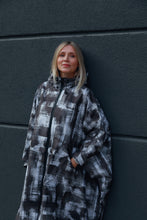 Load image into Gallery viewer, Poncho - Stains Grey