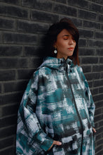 Load image into Gallery viewer, Poncho - Stains Turquoise