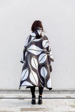 Load image into Gallery viewer, Poncho - Leaf White