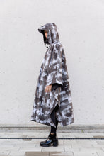 Load image into Gallery viewer, Poncho - Stains Grey