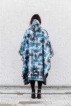Load image into Gallery viewer, Poncho - Stains Turquoise