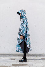Load image into Gallery viewer, Poncho - Stains Turquoise