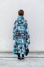 Load image into Gallery viewer, Kids Poncho - Stains Turquoise