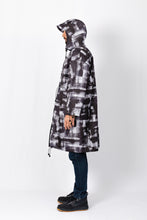 Load image into Gallery viewer, Parka - Stains Grey