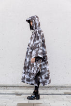 Load image into Gallery viewer, Poncho - Stains Grey
