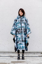 Load image into Gallery viewer, Poncho - Stains Turquoise
