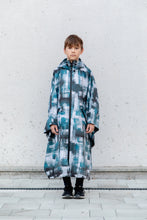 Load image into Gallery viewer, Kids Poncho - Stains Turquoise
